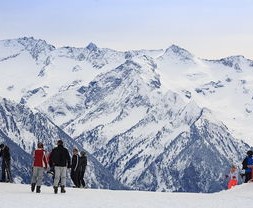 九游登录入口-世界青年高山滑雪锦标赛中国选手显身手，国际高山滑雪挑战赛